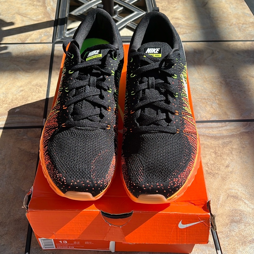 DS Men’s Nike Flyknit Max size 13